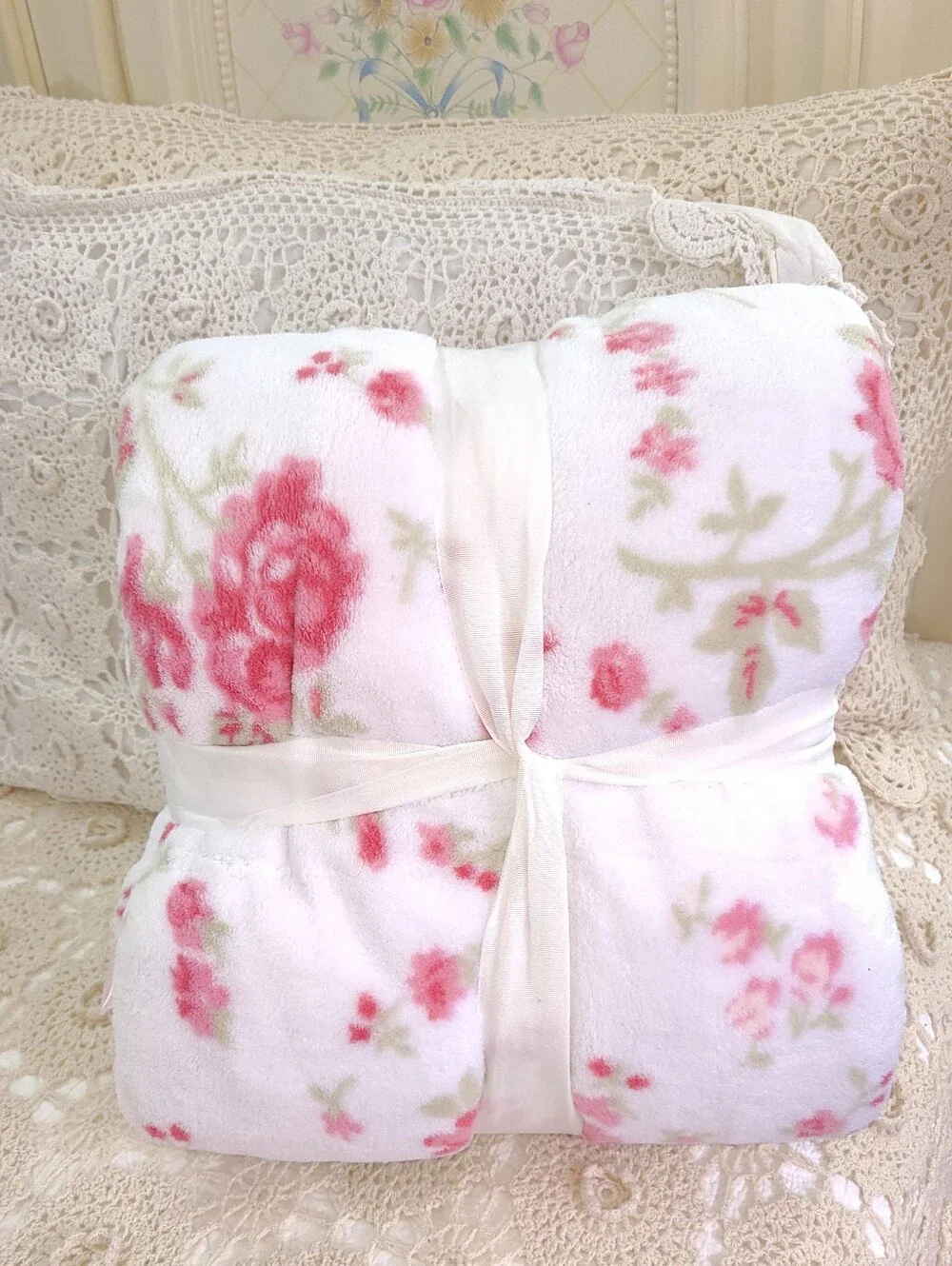 NEW Simply Shabby Chic Rachel Ashwell Queen Plush Blanket